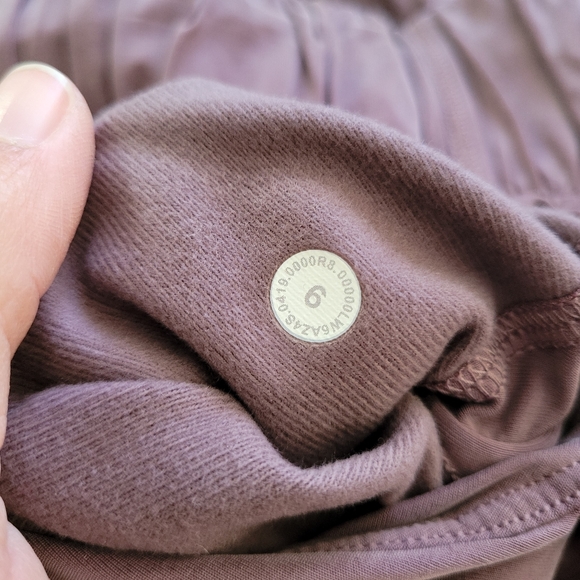Lululemon Lost in Leisure Crop Jogger Antique Bark Plum Purple Mauve Pink Size 6 - Picture 13 of 13
